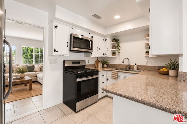11853 Cantara Street, Los Angeles, CA 91605 — photo 11 of 24