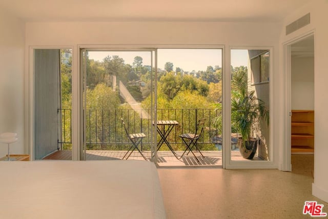 8876 Lookout Mountain Avenue, Los Angeles, CA 90046 — photo 12 of 19