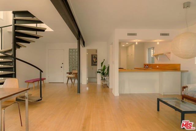 8876 Lookout Mountain Avenue, Los Angeles, CA 90046 — photo 8 of 19