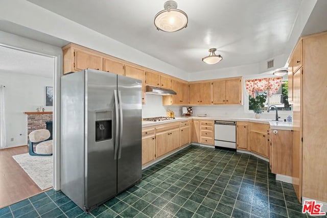 7554 Devista Drive, Los Angeles, CA 90046 — photo 9 of 30