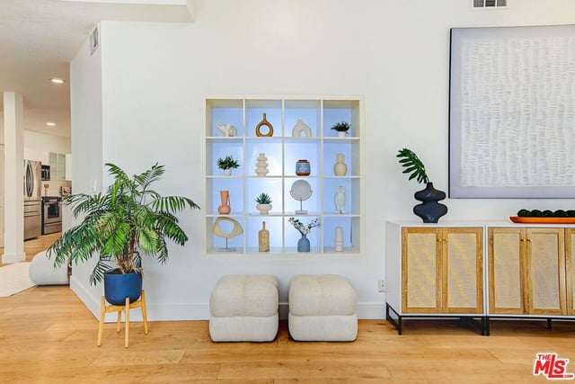 839 Larrabee Street 2, West Hollywood, CA 90069 — photo 5 of 42