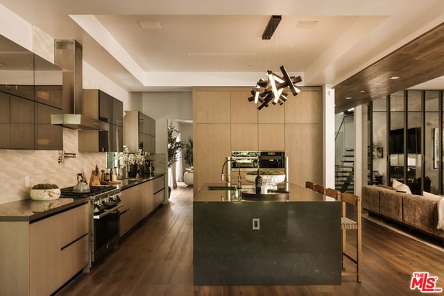 144 N Bowling Green Way, Los Angeles, CA 90049 — photo 12 of 47
