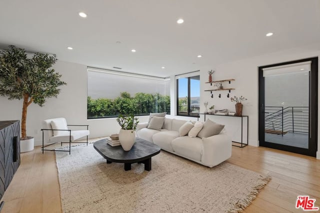 663 Vernon Avenue, Venice, CA 90291 — photo 3 of 26
