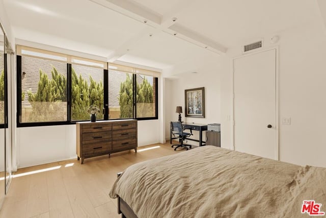211 S Spalding Drive 107S, Beverly Hills, CA 90212 — photo 11 of 19