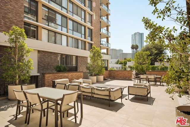 211 S Spalding Drive 107S, Beverly Hills, CA 90212 — photo 16 of 19