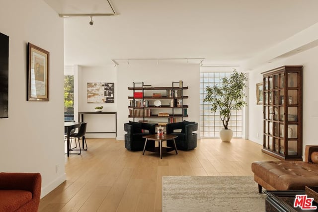 211 S Spalding Drive 107S, Beverly Hills, CA 90212 — photo 2 of 19