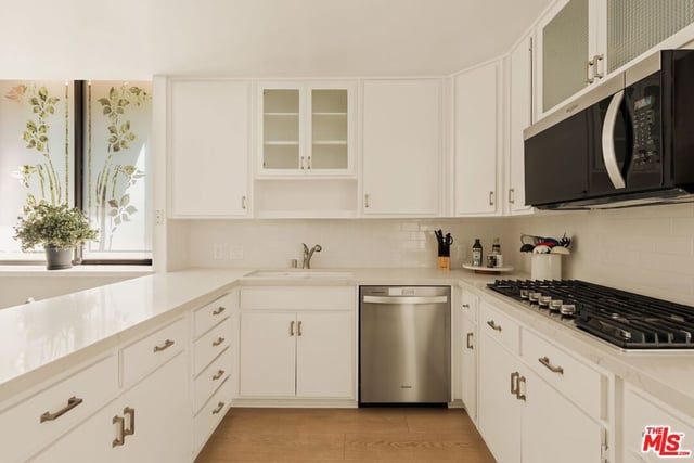 211 S Spalding Drive 107S, Beverly Hills, CA 90212 — photo 5 of 19
