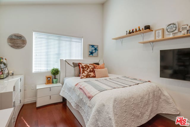 1245 S Muirfield Road, Los Angeles, CA 90019 — photo 10 of 38
