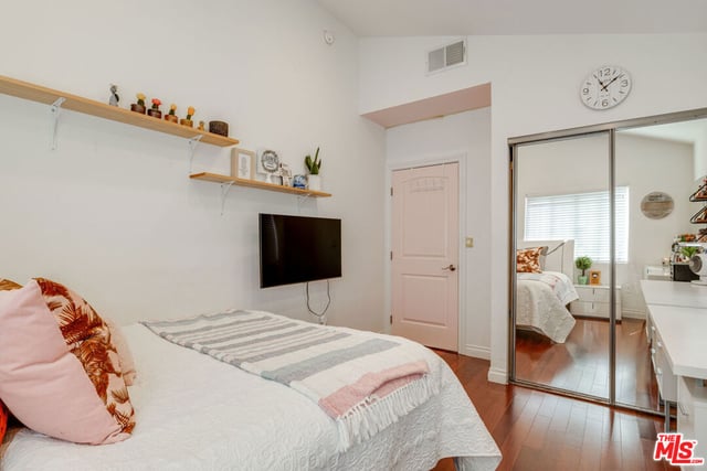 1245 S Muirfield Road, Los Angeles, CA 90019 — photo 11 of 38