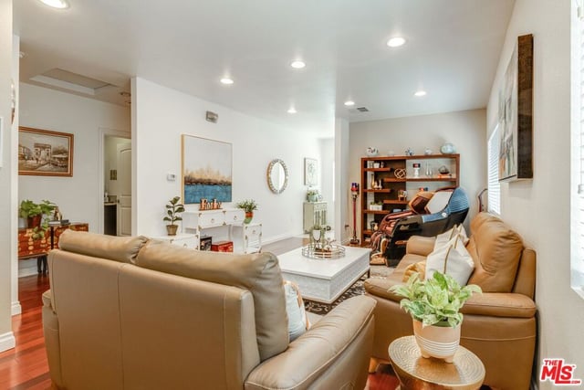 1245 S Muirfield Road, Los Angeles, CA 90019 — photo 15 of 38