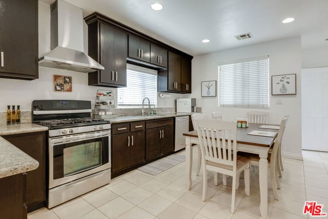 1245 S Muirfield Road, Los Angeles, CA 90019 — photo 21 of 38