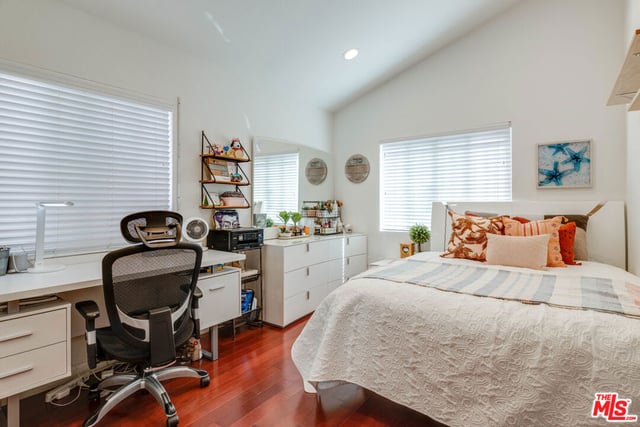 1245 S Muirfield Road, Los Angeles, CA 90019 — photo 9 of 38