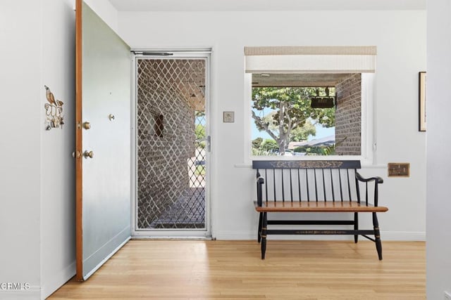 397 Palomares Avenue, Ventura, CA 93003 — photo 6 of 58