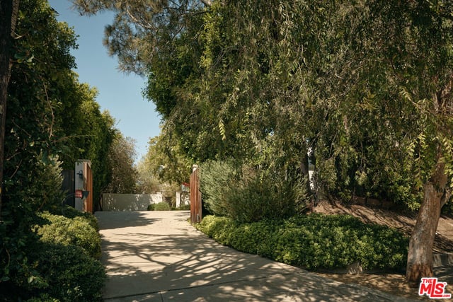 621 N Bonhill Road, Los Angeles, CA 90049 — photo 2 of 28