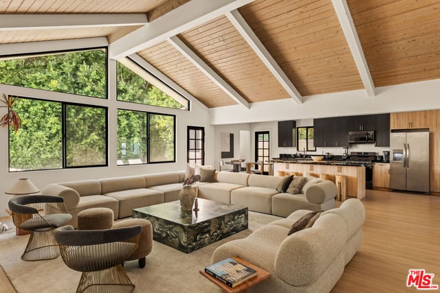 14011 Magnolia Boulevard, Sherman Oaks, CA 91423 — photo 4 of 33