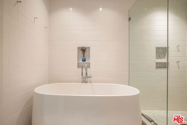 1033 Carol Drive 302, West Hollywood, CA 90069 — photo 13 of 18