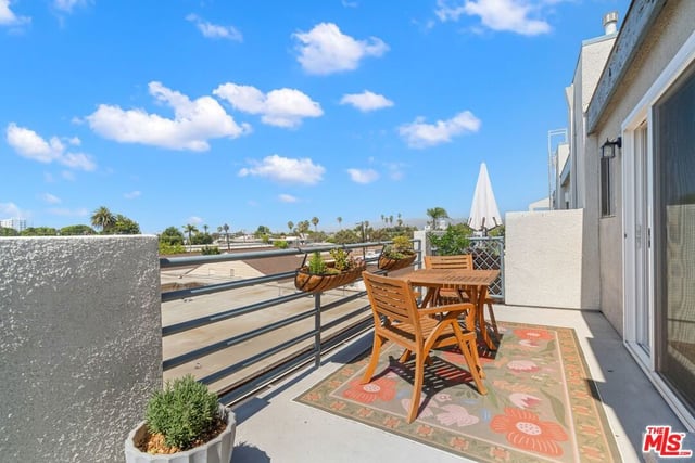 2806 6th Street, Santa Monica, CA 90405 — photo 4 of 17
