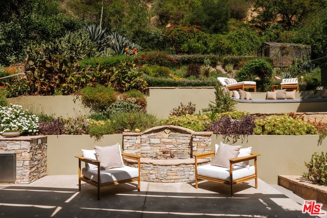 2618 Mandeville Canyon Road, Los Angeles, CA 90049 — photo 11 of 32