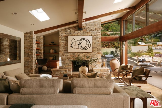 2618 Mandeville Canyon Road, Los Angeles, CA 90049 — photo 5 of 32