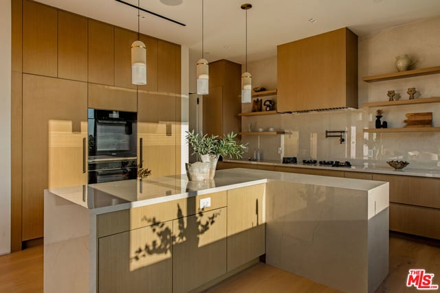 1511 Skylark Lane, Los Angeles, CA 90069 — photo 10 of 32