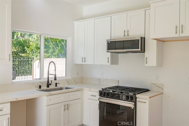 16433 Gledhill Street, North Hills, CA 91343 — photo 9 of 59