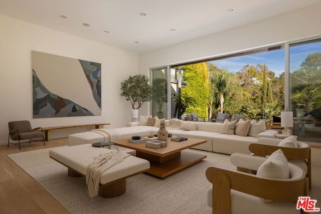 2731 Hutton Drive, Los Angeles, CA 90210 — photo 12 of 39