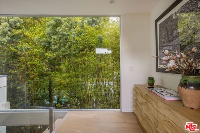 2731 Hutton Drive, Los Angeles, CA 90210 — photo 5 of 39