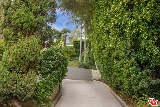 2731 Hutton Drive, Los Angeles, CA 90210 — photo 6 of 39