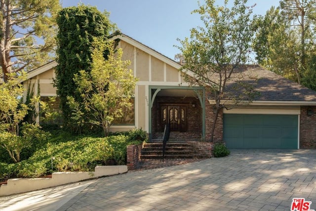 2573 Benedict Canyon Drive, Los Angeles, CA 90210 — photo 2 of 46