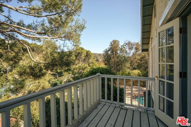 2573 Benedict Canyon Drive, Los Angeles, CA 90210 — photo 24 of 46