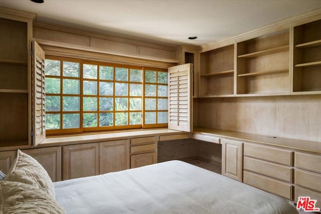 2573 Benedict Canyon Drive, Los Angeles, CA 90210 — photo 34 of 46