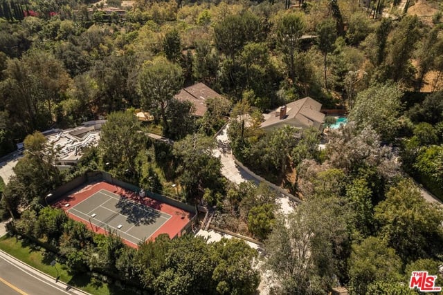 2573 Benedict Canyon Drive, Los Angeles, CA 90210 — photo 44 of 46