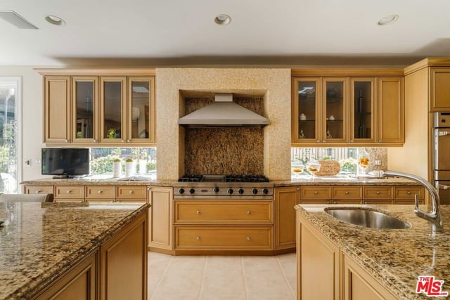 16799 Monte Hermoso Drive, Pacific Palisades, CA 90272 — photo 7 of 55