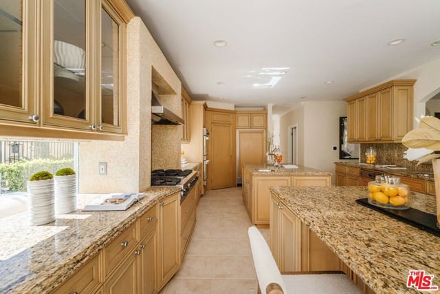 16799 Monte Hermoso Drive, Pacific Palisades, CA 90272 — photo 8 of 55