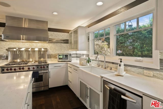 370 25th Street, Santa Monica, CA 90402 — photo 10 of 35