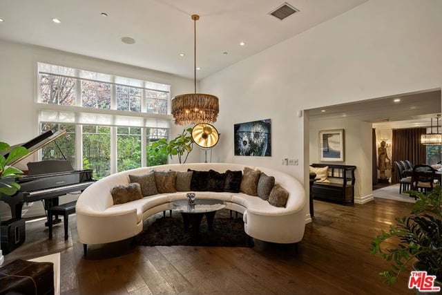 370 25th Street, Santa Monica, CA 90402 — photo 4 of 35
