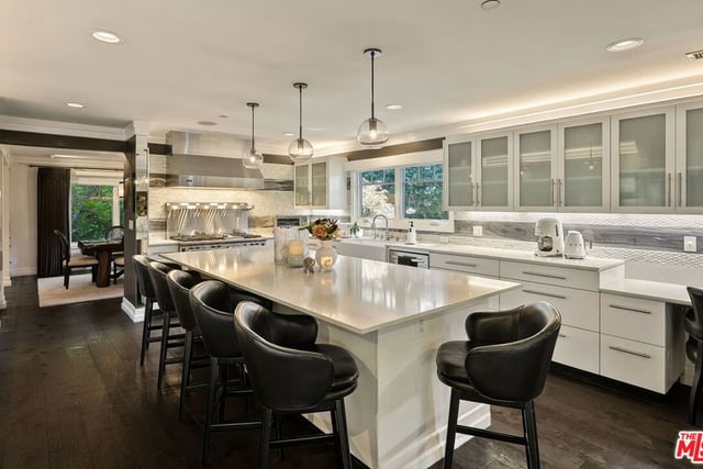 370 25th Street, Santa Monica, CA 90402 — photo 9 of 35