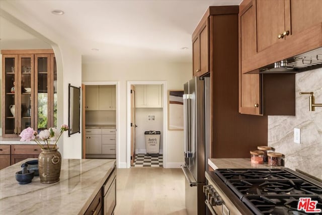 1545 N Benton Way, Los Angeles, CA 90026 — photo 25 of 71