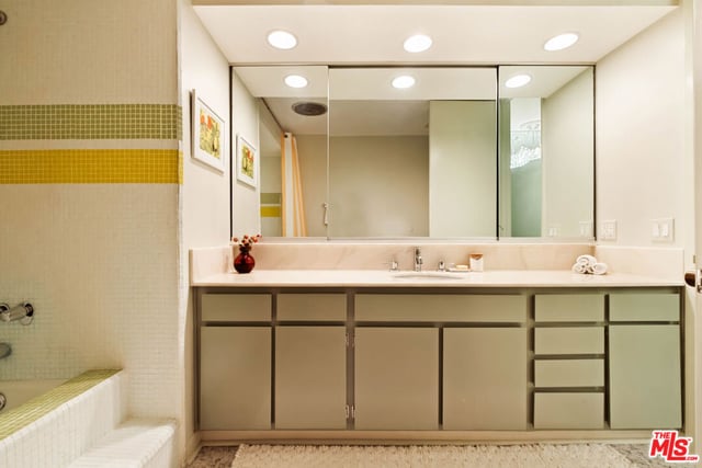 141 S Linden Drive 204, Beverly Hills, CA 90212 — photo 13 of 20
