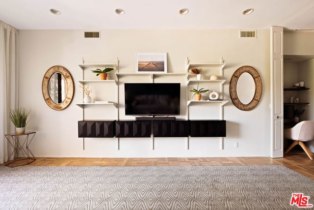 141 S Linden Drive 204, Beverly Hills, CA 90212 — photo 4 of 20