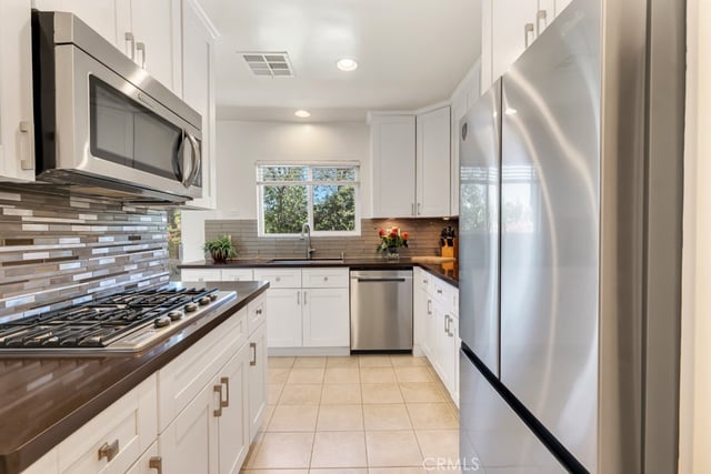 22445 Dardenne, Calabasas, CA 91302 — photo 14 of 35