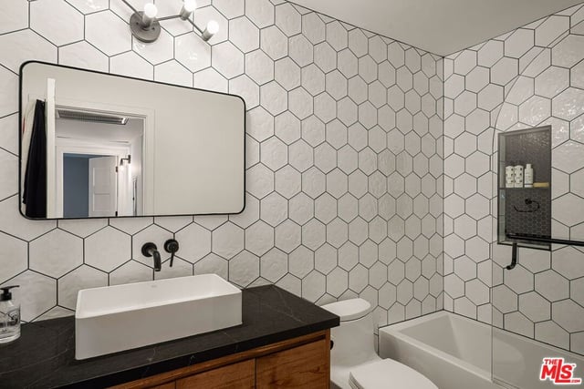 415 Montana Avenue 107, Santa Monica, CA 90403 — photo 16 of 19