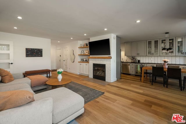 415 Montana Avenue 107, Santa Monica, CA 90403 — photo 4 of 19