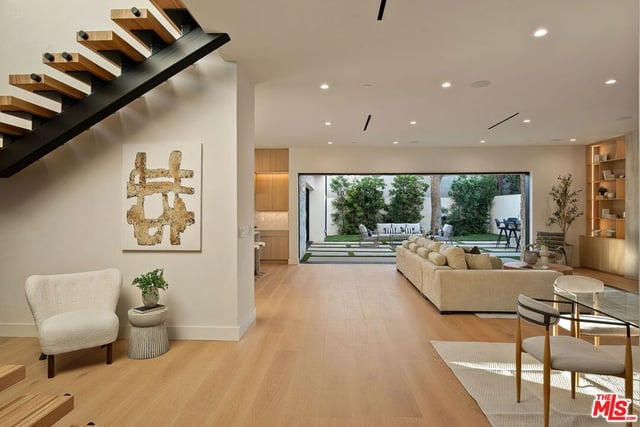 12657 Dewey Street, Los Angeles, CA 90066 — photo 4 of 55