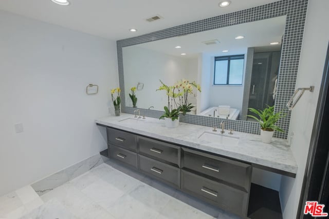 9033 Vista Grande Street 3, West Hollywood, CA 90069 — photo 18 of 41