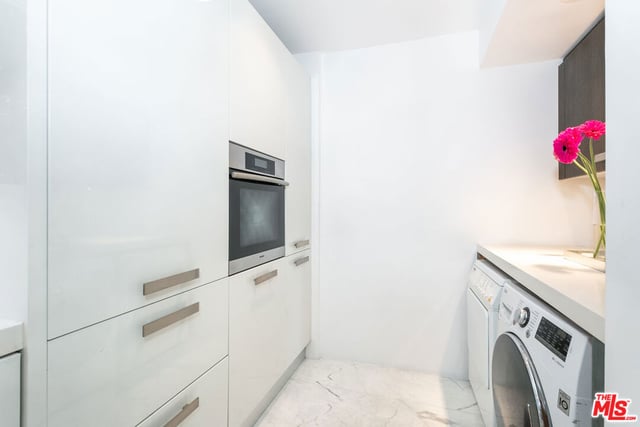9033 Vista Grande Street 2, West Hollywood, CA 90069 — photo 10 of 38