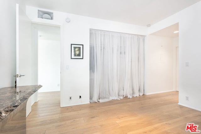 9033 Vista Grande Street 2, West Hollywood, CA 90069 — photo 15 of 38