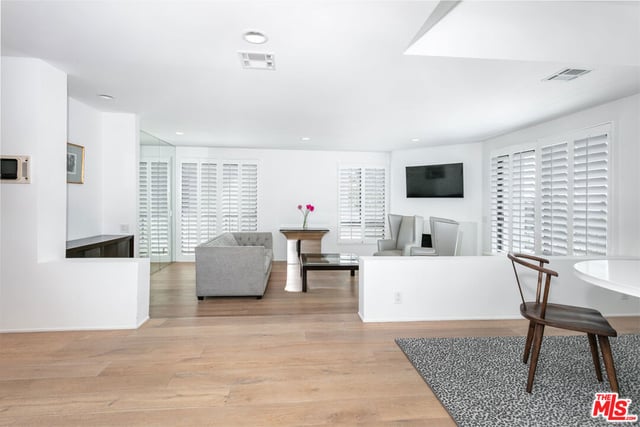9033 Vista Grande Street 2, West Hollywood, CA 90069 — photo 6 of 38