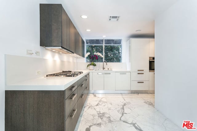 9033 Vista Grande Street 2, West Hollywood, CA 90069 — photo 8 of 38