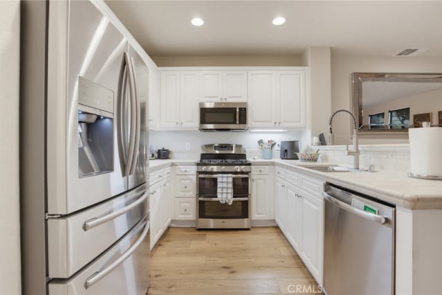 27344 Oaktree Place, Valencia, CA 91354 — photo 4 of 29